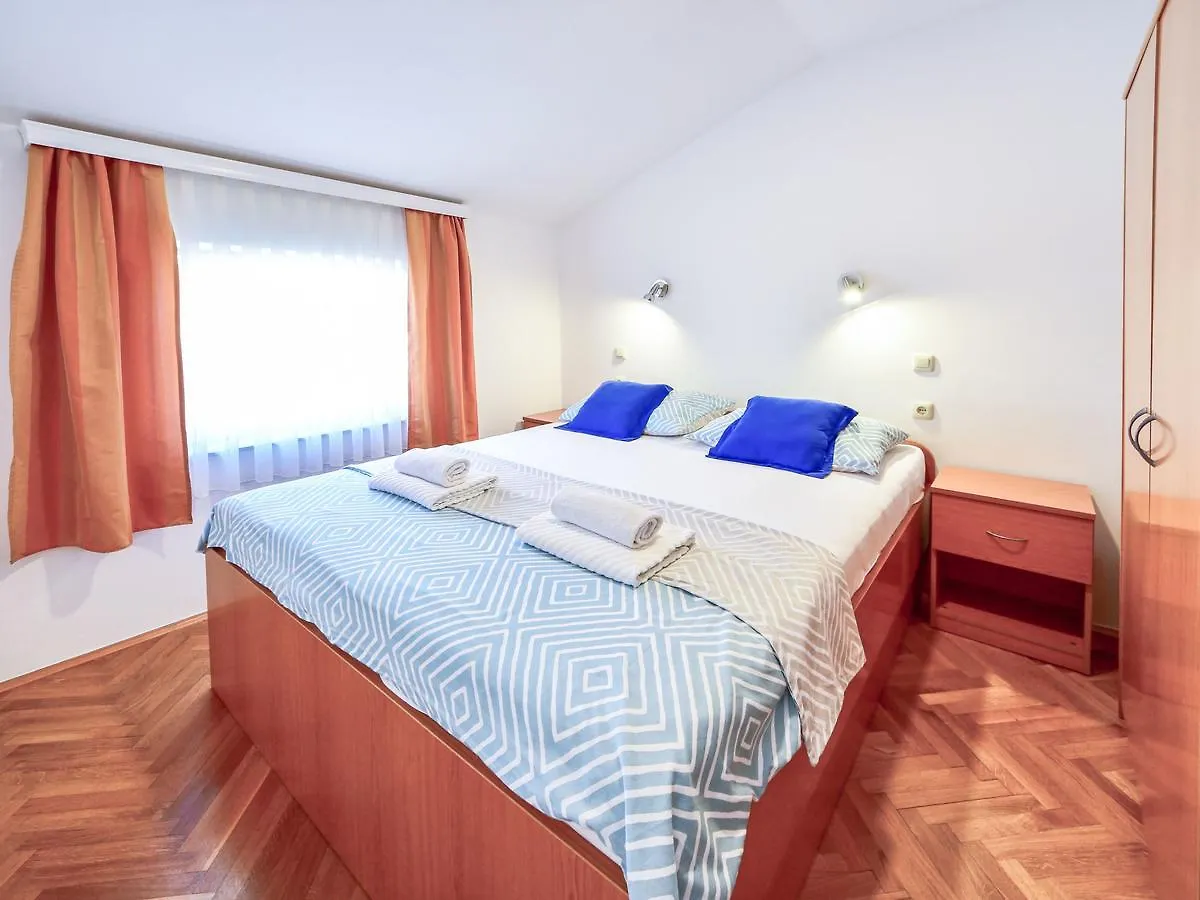 Apartment Crikvenica 1 0*,